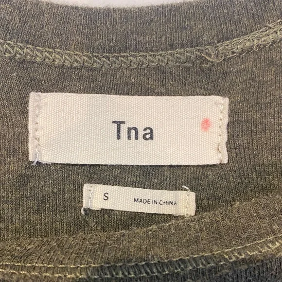 TNA Olive Raglan Long Sleeve Tee Raw Curved Hem US S - Picture 5 of 15